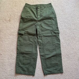Universal Thread’s Women’s Green Cargo Pants Size 6